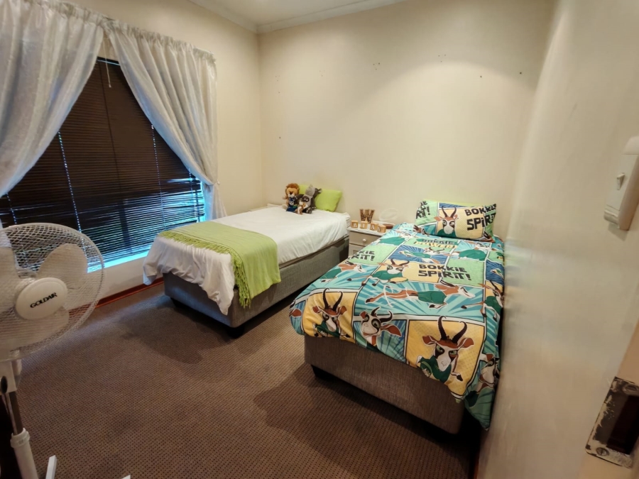 3 Bedroom Property for Sale in Safari Gardens North West